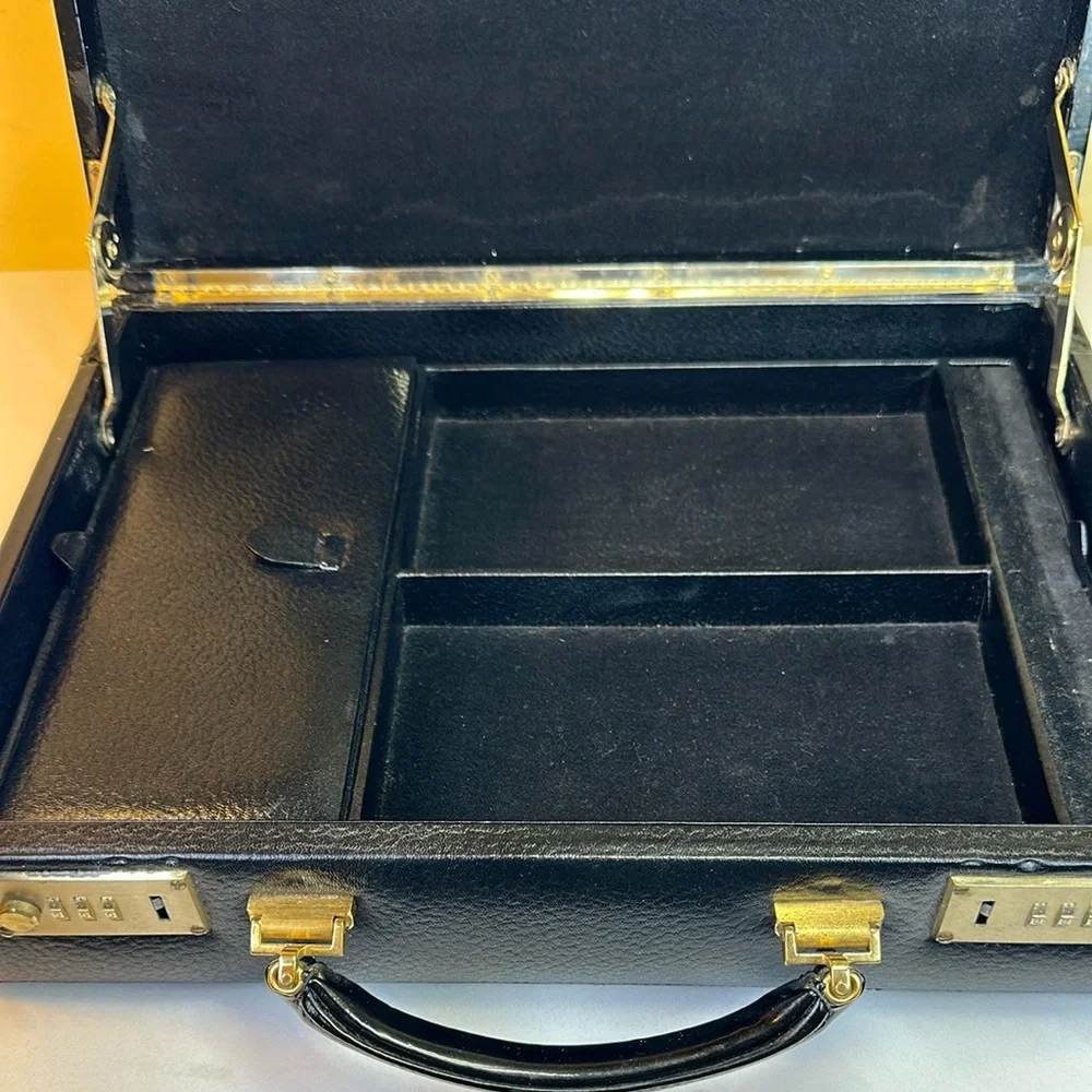 Fendi RARE Vintage Train Beauty Case Leather over wood padded Velour interior - Picture 1 of 17